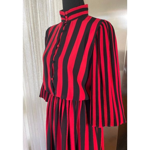 Vintage 1970s dress, black red striped long sleeves, shirtdress, elastic waist - Picture 5 of 9